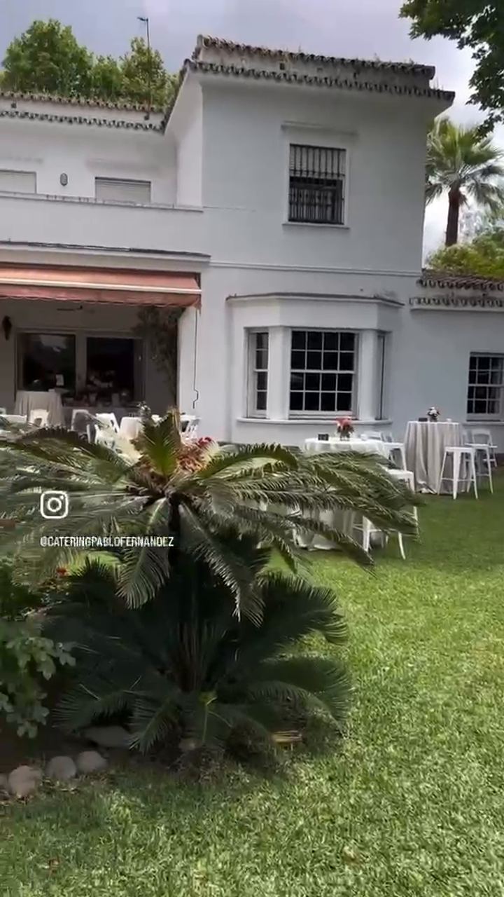 Montaje de un evento en el jardín de una hacienda